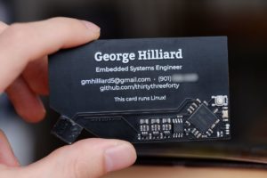 Lee más sobre el artículo Una computadora tan pequeña que cabe en una tarjeta de presentación y ejecuta Linux