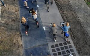 Lee más sobre el artículo Carreteras con paneles solares: Así es el futuro para obtener energía y aprovechar espacios en Holanda