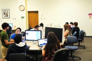 Lee más sobre el artículo Stanford ofrece clases en linea gratuitas de Programacion en Python