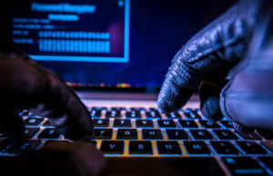 Lee más sobre el artículo Un grupo de hackers robó 757 Gigabytes de datos a un famoso abogado, con un valor de 21 millones de dolares