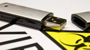 Lee más sobre el artículo ¿Qué es lo mejor o peor que podrías encontrar en una memoria USB abandonada?