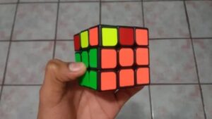 Lee más sobre el artículo Udemy Gratis: Curso en español para Resolver cubo Rubik (método principiante) + sorpresa