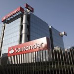 Santander ofrece becas de maestría en el extranjero para jóvenes estudiantes y egresados