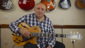 Lee más sobre el artículo Udemy Gratis en español: Trucos de guitarra para sonar como un profesional