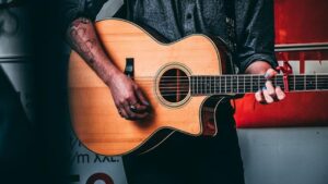 Lee más sobre el artículo Udemy Gratis: Canciones fáciles para desarrollar velocidad y precisión en la guitarra