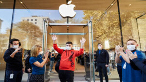 Lee más sobre el artículo Apple está contratando personal desde casa con atractivos salarios y beneficios