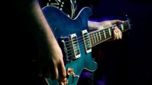 Lee más sobre el artículo Cupón Udemy en español: Cómo tocar Hard Rock y Heavy Metal en la Guitarra Eléctrica con 100% de descuento por tiempo LIMITADO