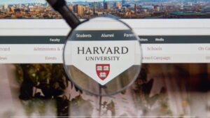 Lee más sobre el artículo La Universidad de Harvard lanza 4 cursos gratis en línea para aprender programacion, desarrollo web e informática