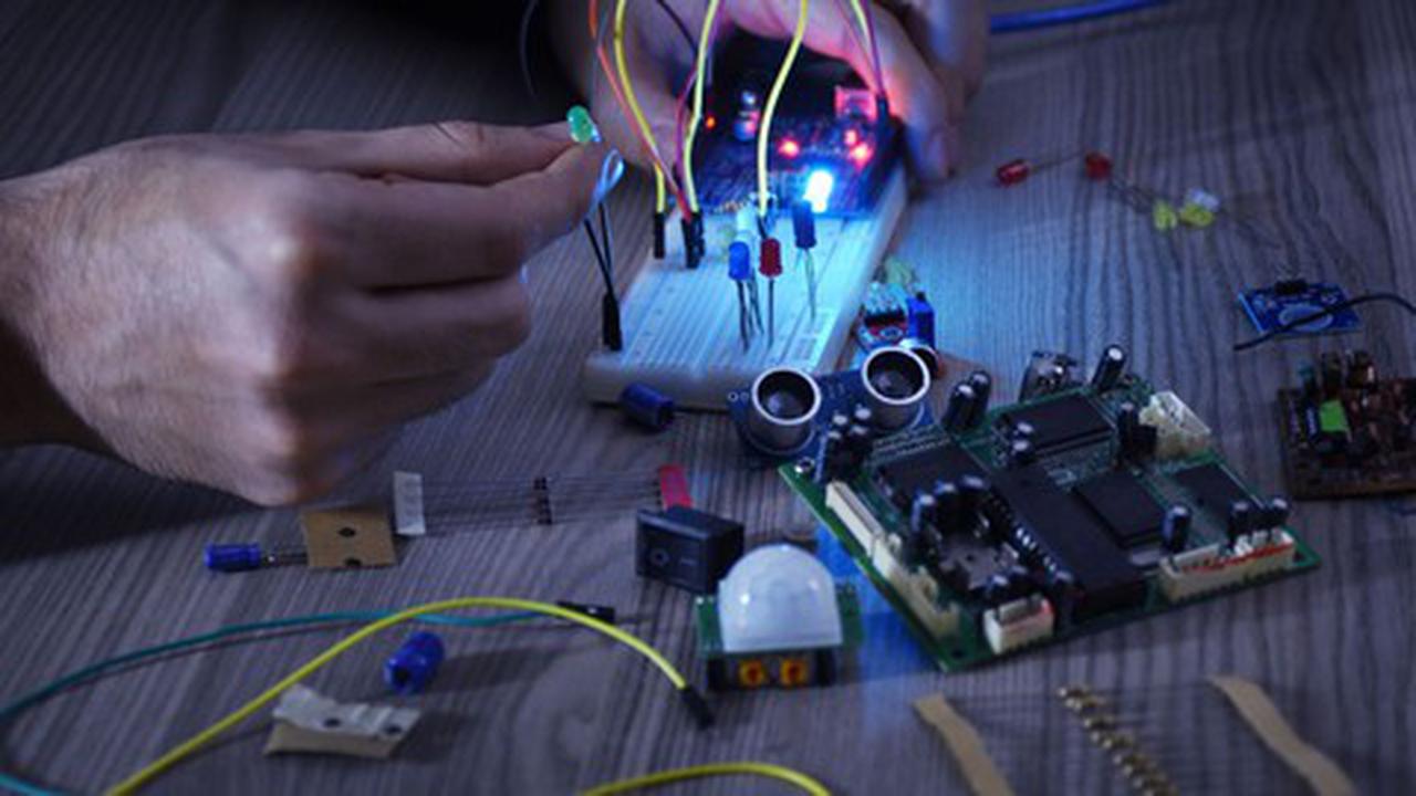 ¡Aprende a crear robots y proyectos electrónicos con el curso completo de Arduino UNO 2023!