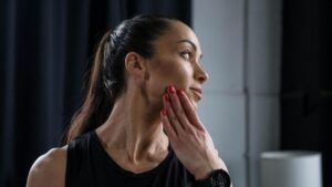 Lee más sobre el artículo Udemy Gratis: ejercicios de cuello para aliviar los dolores de cabeza y la migraña