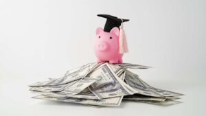 Lee más sobre el artículo Aprende a manejar mejor tu dinero con estos cursos gratis de educación financiera