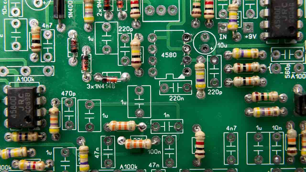 Aprende electrónica básica con este curso de circuitos eléctricos gratis