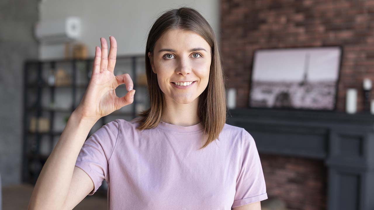 ¿Buscas comunicarte en lengua de señas? Curso gratuito te enseña cómo