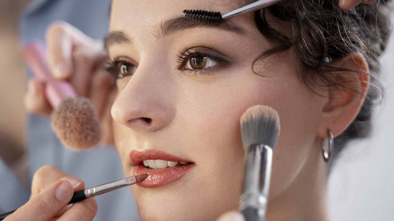 Aprende técnicas de maquillaje profesional con este curso GRATIS