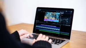 Lee más sobre el artículo ¿Quieres dominar Premiere Pro gratis? Este curso gratuito es perfecto para ti