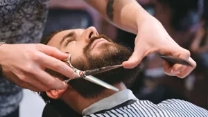 Lee más sobre el artículo ¿Cómo ser barbero? Curso gratuito te enseña todo sobre barba y bigote