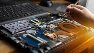 Lee más sobre el artículo Conviértete en experto en reparación de laptops con este curso gratuito